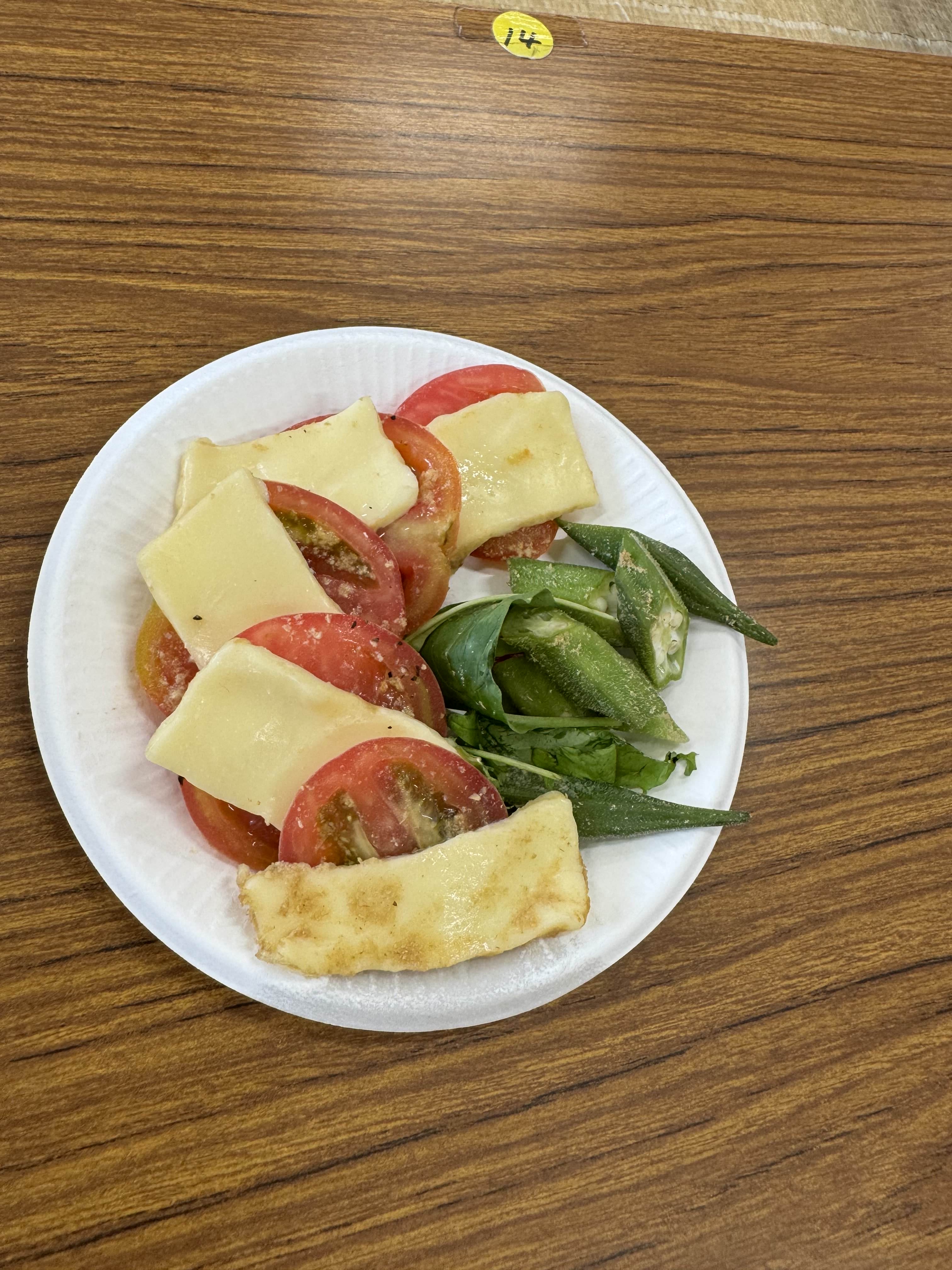トマトとチーズの盛り合わせ